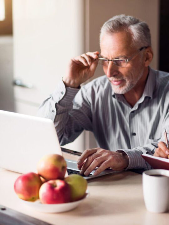 Couple completing a Medicaid renewal online
