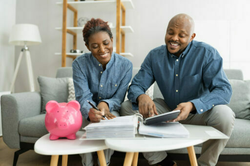 Couple reviewing household income for Utah Medicaid eligibility