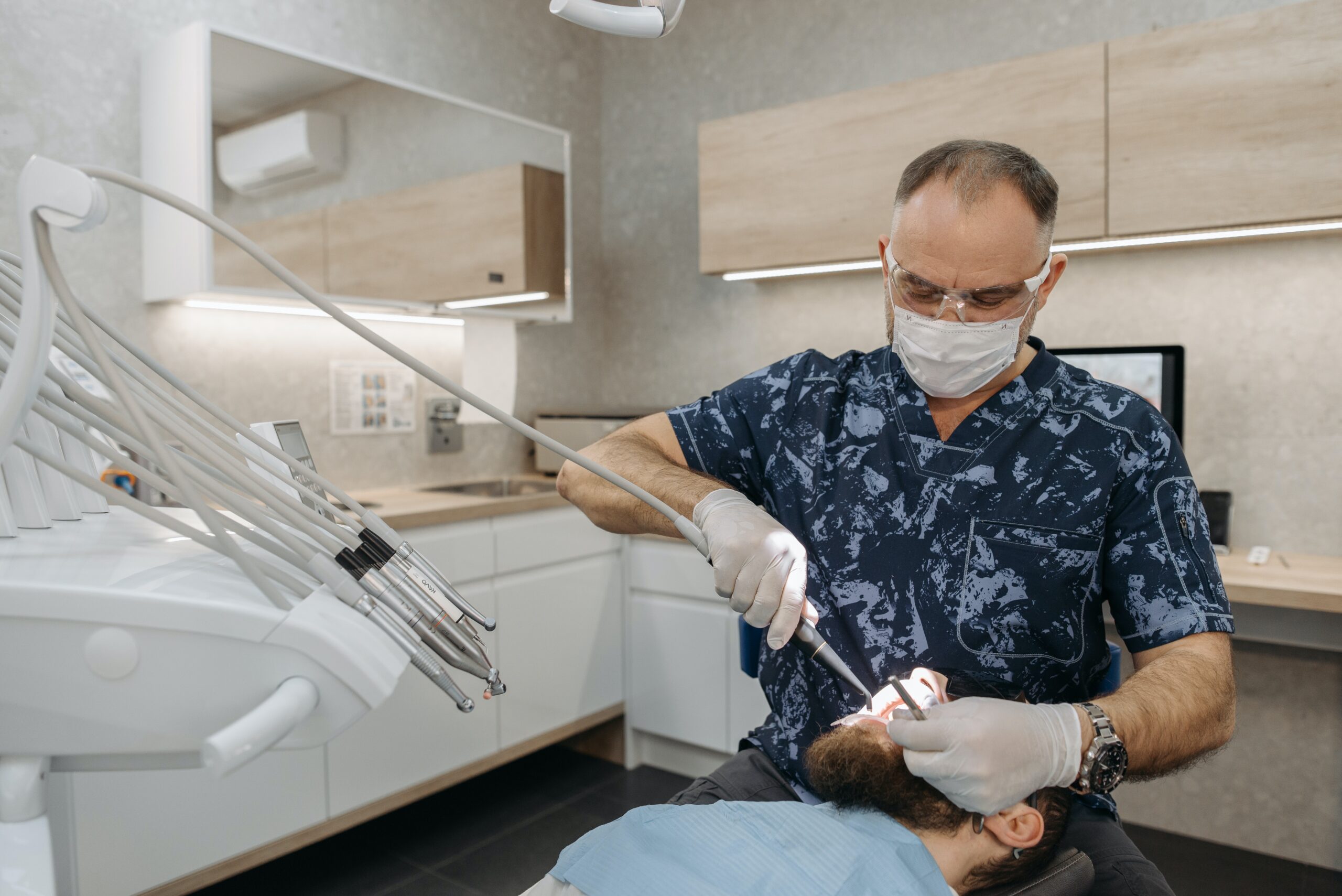 Dentist treating a patient, the kind of visit Wellcare Medicare Advantage dental benefits can cover
